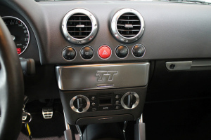 Audi TT interieur, foto: Robert Basic, flickr, license: https://creativecommons.org/licenses/by-sa/2.0/